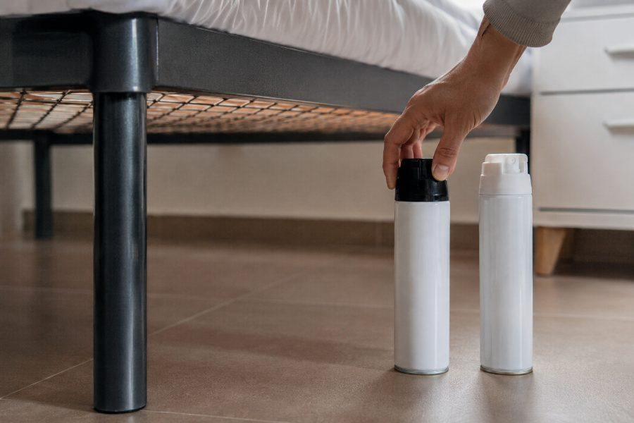 Rete trattata con insetticida spray, un danno che rende il materasso non recuperabile