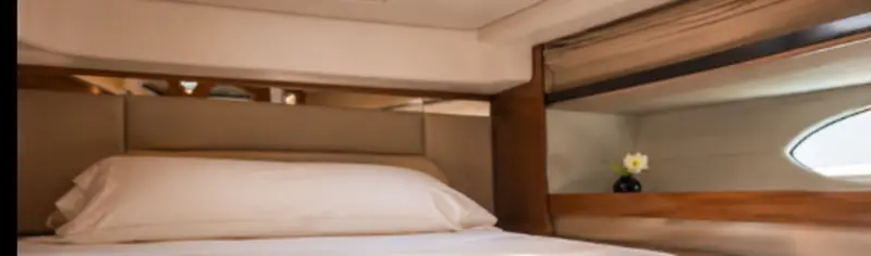 Cuccetta e materasso in una cabina yacht, nascondiglio cimici dei letti