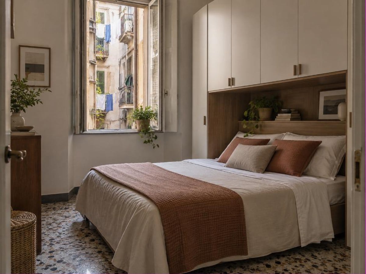 Camera da letto in un appartamento del centro di Napoli, alta densità abitativa e unità contigue